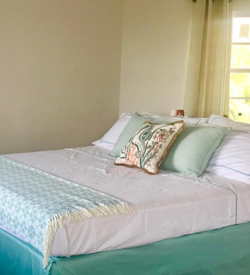 The Sunset Cove And Rainbow Room Alice Town  Extérieur photo