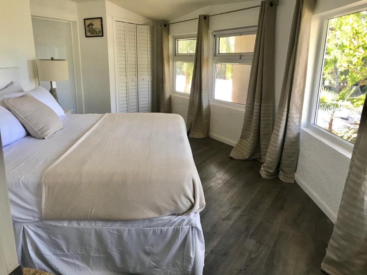 The Sunset Cove And Rainbow Room Alice Town  Extérieur photo