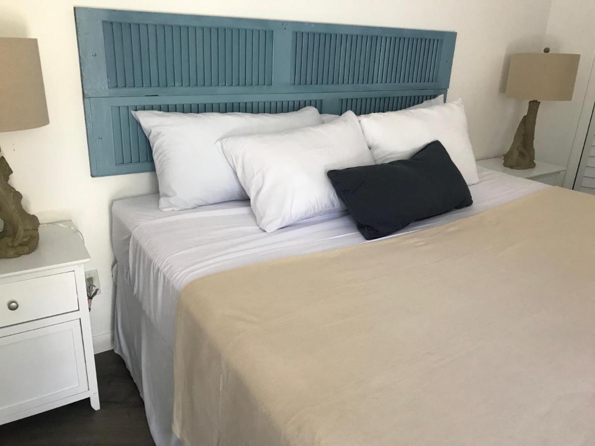 The Sunset Cove And Rainbow Room Alice Town  Extérieur photo