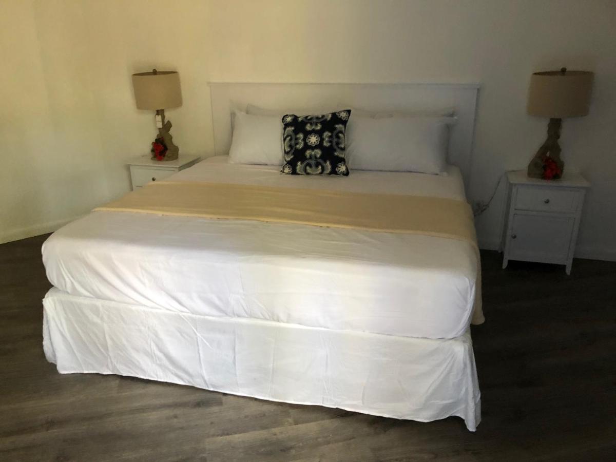 The Sunset Cove And Rainbow Room Alice Town  Extérieur photo