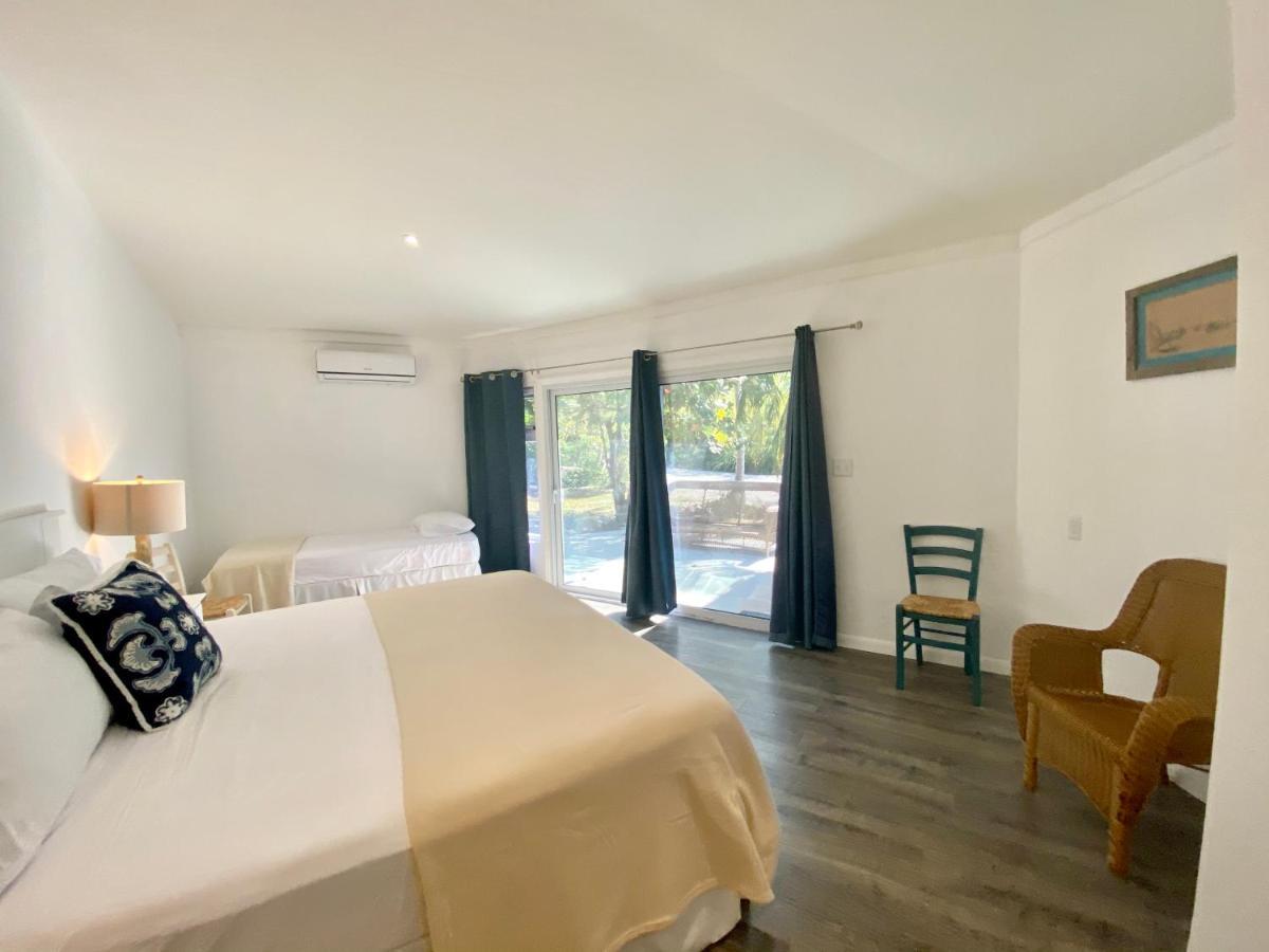 The Sunset Cove And Rainbow Room Alice Town  Extérieur photo