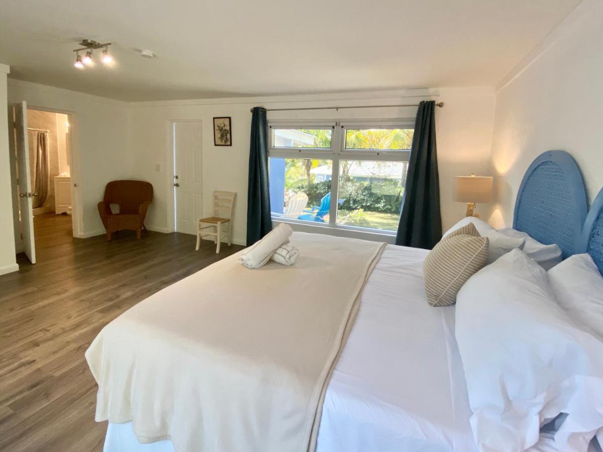 The Sunset Cove And Rainbow Room Alice Town  Extérieur photo