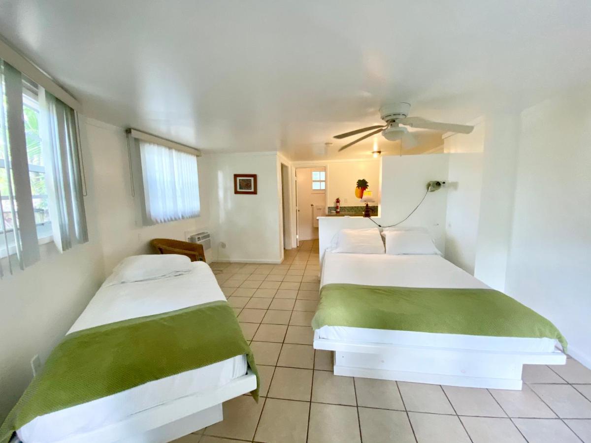 The Sunset Cove And Rainbow Room Alice Town  Extérieur photo