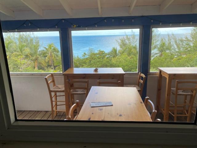 The Sunset Cove And Rainbow Room Alice Town  Extérieur photo
