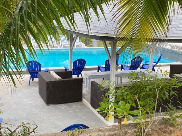The Sunset Cove And Rainbow Room Alice Town  Extérieur photo