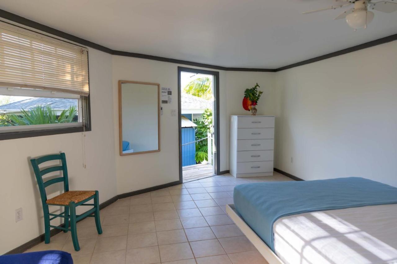 The Sunset Cove And Rainbow Room Alice Town  Extérieur photo