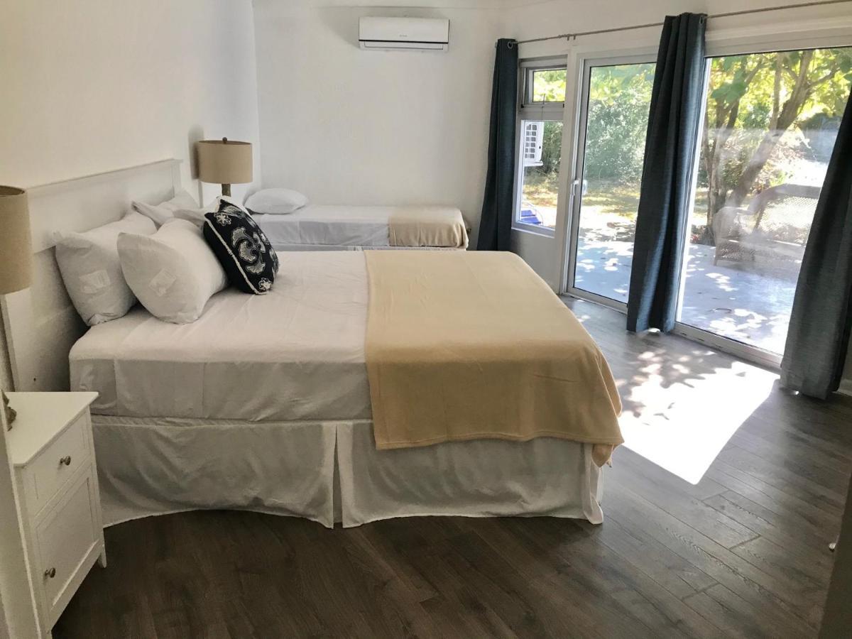 The Sunset Cove And Rainbow Room Alice Town  Extérieur photo